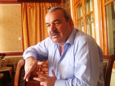 Məşhur meyxanaçı özünə qəbir qazdırdı -
