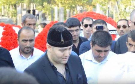 Məşhur avtoritet Lənkəranskinin qəbri üstündə -