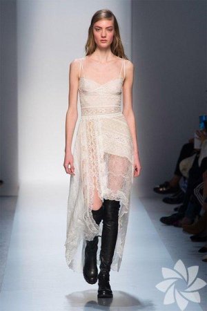 Yeni trend: QISA ƏTƏKLİ GƏLİNLİKLƏR - 
