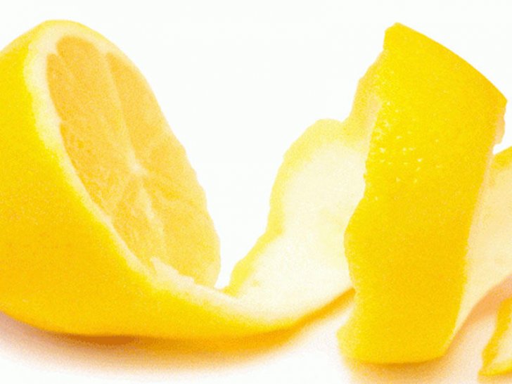 Limon qabıqlarını ayaqqabının içinə qoyun və... -