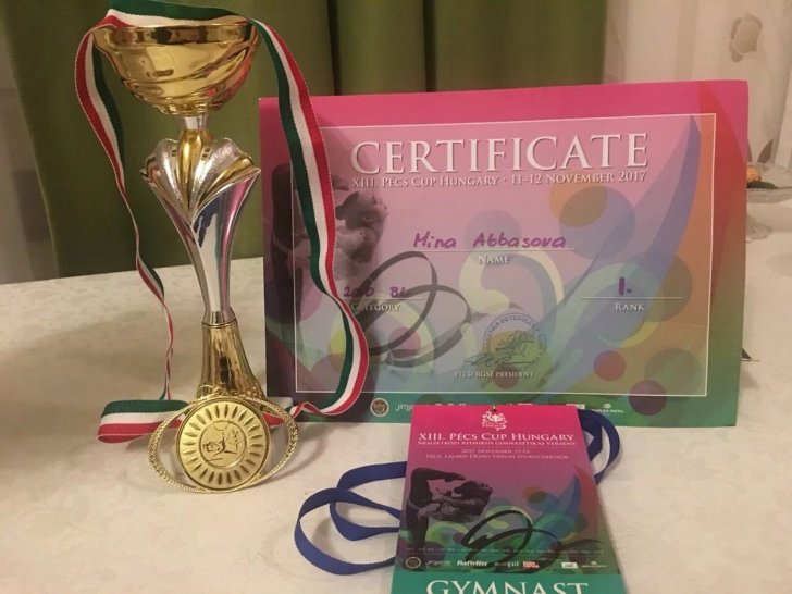7 yaşlı Mina Abbasova yenidən dünya birincisi oldu - 7 yaşlı Mina Abbasova yenidən dünya birincisi oldu -