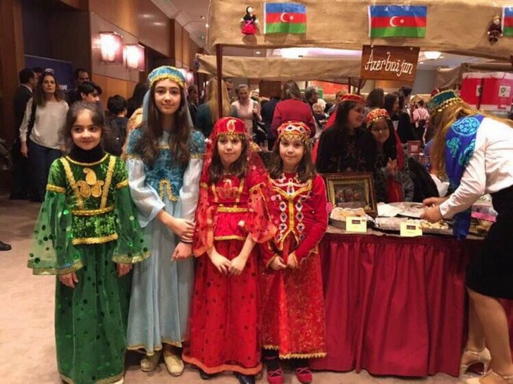 7 yaşlı Mina Abbasova Macarıstanın I xanımının qarşısında çıxış edib 7 yaşlı Mina Abbasova Macarıstanın I xanımının qarşısında çıxış edib