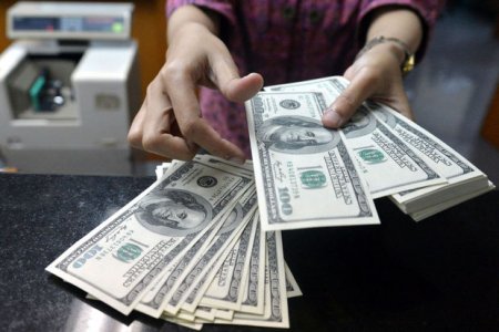 Dollar ucuzlaşdı -