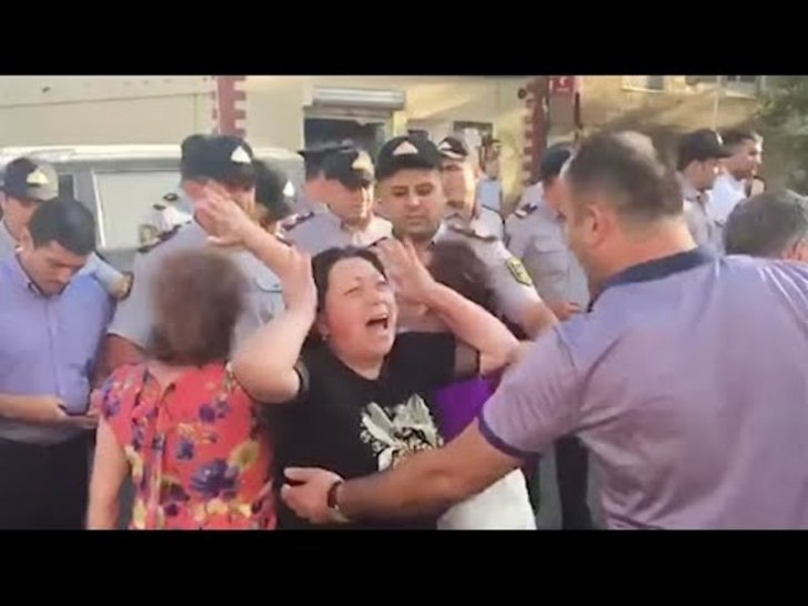 “Gəncə işi” üzrə məhkəmə zamanı salona gözyaşardıcı qaz buraxılıb -