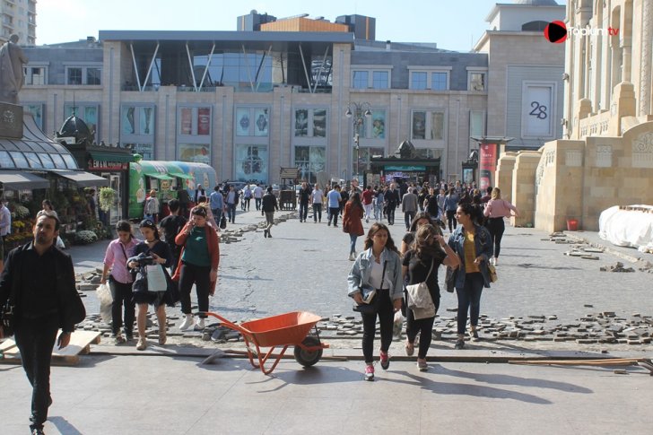 "28 May" metrostansiyasının qarşısı niyə bağlanıb? - "28 May" metrostansiyasının qarşısı niyə bağlanıb? -
