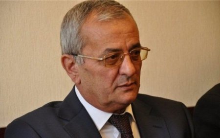 İsgəndər Həmidov vəfat edib