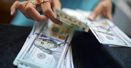 Azərbaycanda "dollar-manat mübarizəsində" nə baş verir?