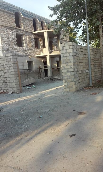 İcra başçısı YAP-ın qərargahının yerində villa tikib -