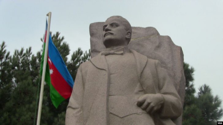 Müxalifət qurumları Məhəmməd Əmin Rəsulzadənin abidəsini ziyarət edib