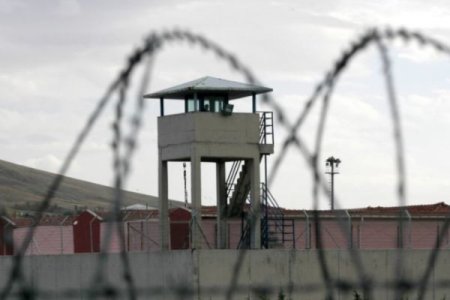 Penitensiar Xidmətin əsgərinin güllə yarasından ölməsi bildirilir