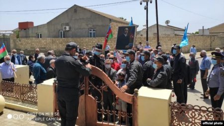 Müxalifət qurumları Məhəmməd Əmin Rəsulzadənin abidəsini ziyarət edib