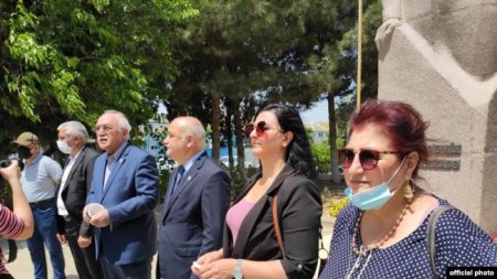 Müxalifət qurumları Məhəmməd Əmin Rəsulzadənin abidəsini ziyarət edib
