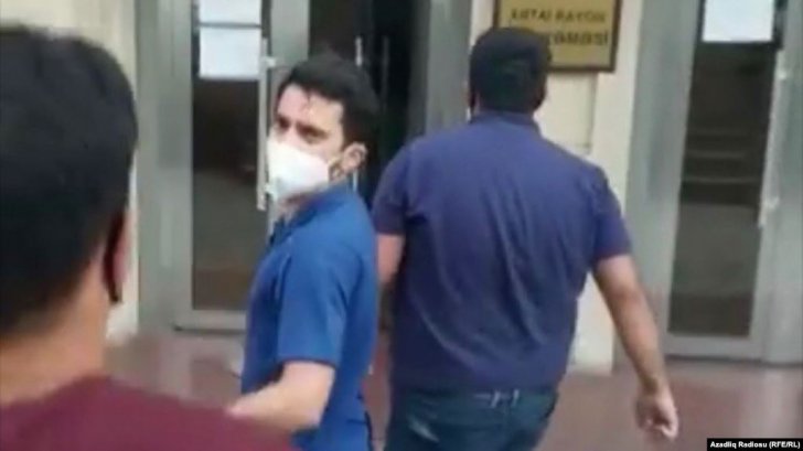 Koronavirus yaymaqda ittiham olunan AXCP üzvləri hakim önünə necə çıxarıldı
