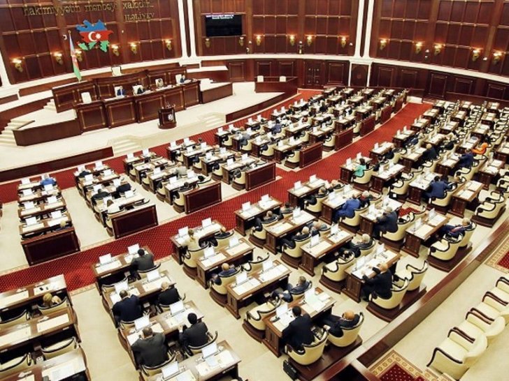 Azərbaycanda deputatlara bayram pulu verilib -