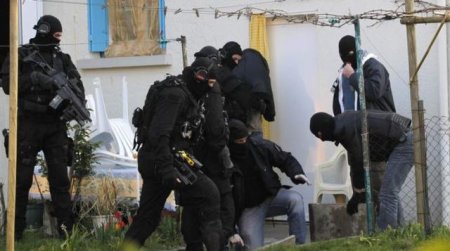 Müxalifətçilərin evlərində axtarış aparılır