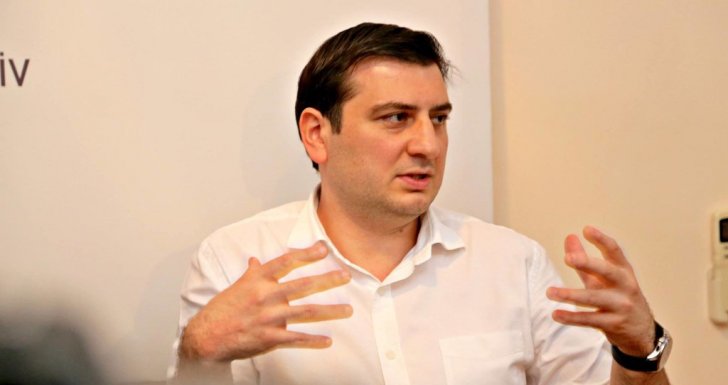Siyavuş Novruzovun Nəcməddin Sadıkovla Rövşən Əkbərovu müdafiə etməsinin
