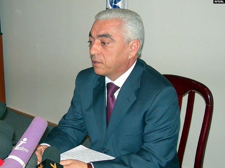 Baba Rzayevin qardaşı sahibkarı intihar həddinə çatıdırıb -