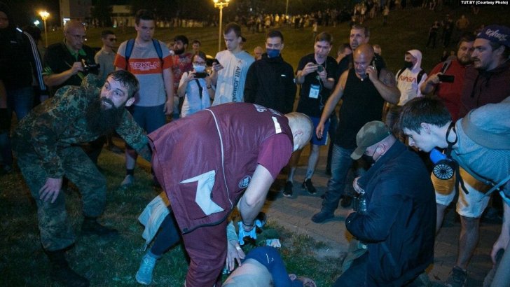 Müxalif fəal Kiyevdə "asılmış" vəziyyətdə tapılıb - FOTO
