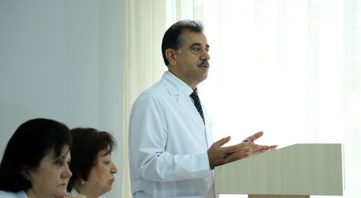 Azər Xudiyevin 2 saylı Kliniki Uşaq Xəstəxanası: səhiyyə ocağı, yoxsa bazar?