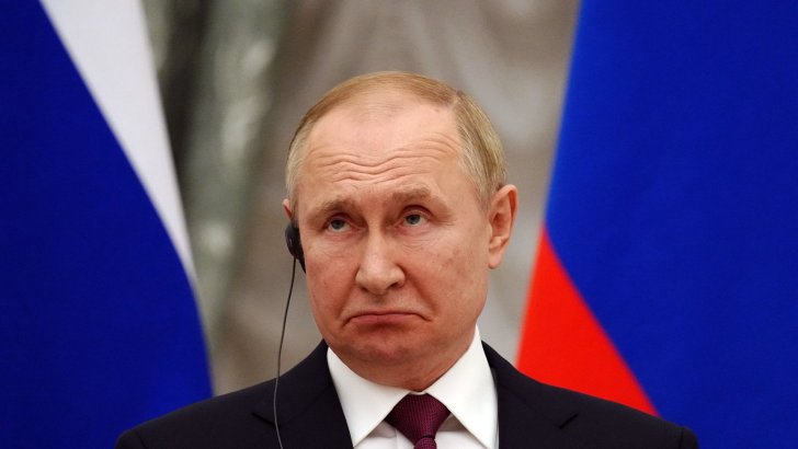 Vladimir Putin çıxış edərkən indi hansı ay olduğunu yadına sala bilməyib