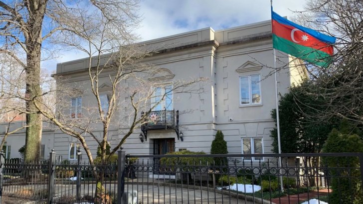 Azərbaycanın Vaşinqtondakı səfirliyinin avtomobili atəşə tutulub