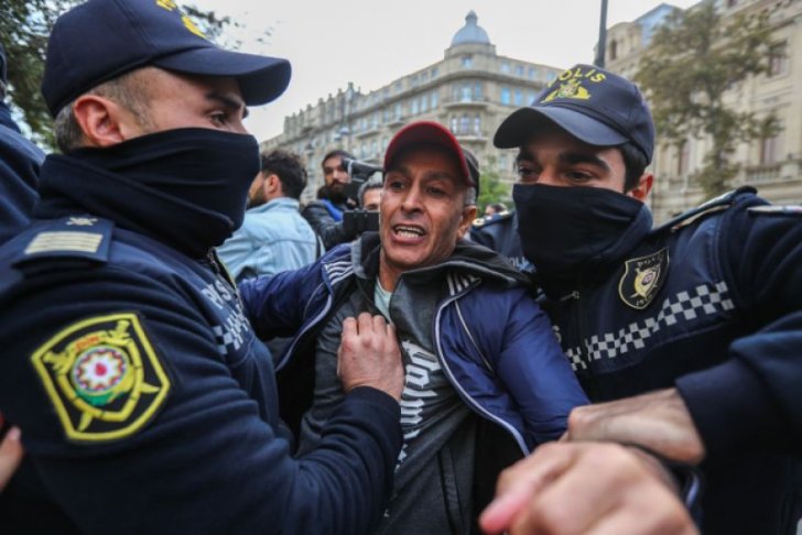 AXCP Bakıda aksiya keçirib, saxlanılanlar var