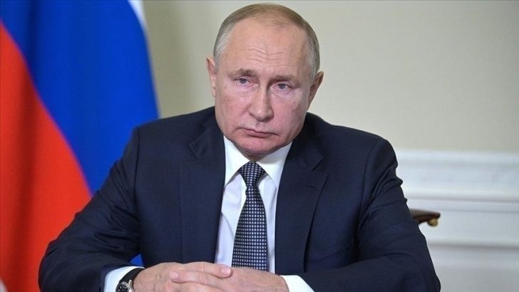 Vladimir Putin Ermənistanı Qarabağ problemini kiminlə həll etmək istədiyinə qərar verməyə çağırıb