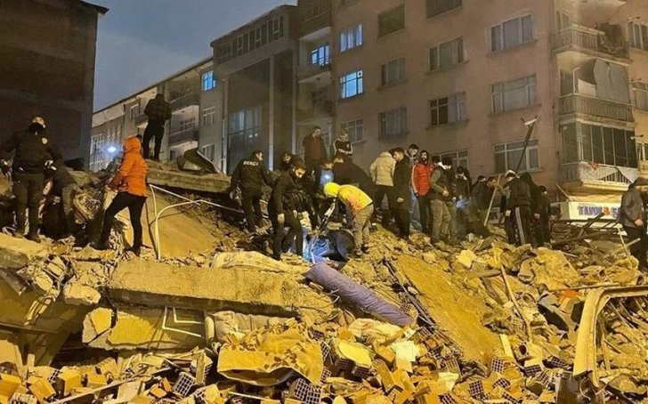 Türkiyədə dəhşətli zəlzələ: yüzlərlə ölən və yaralananlar var