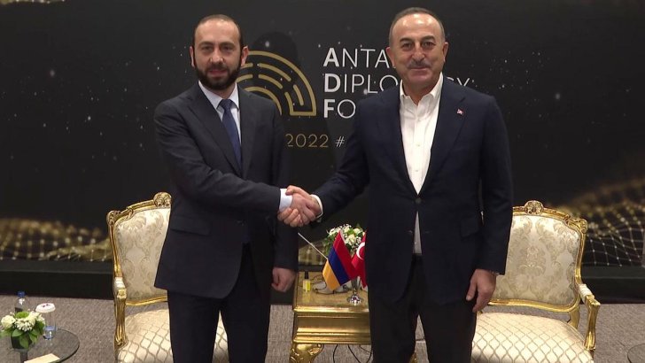 Ararat Mirzoyan Türkiyəyə səfər edib