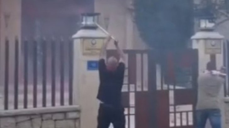 Ermənilər Azərbaycanın Livandakı səfirliyinə hücum ediblər - FOTO