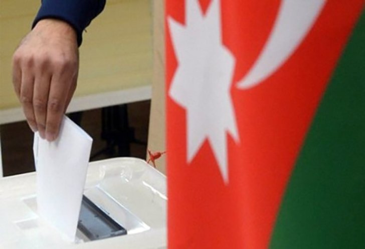 Azərbaycanda növbədənkənar prezident seçkisi keçiriləcək - REAKSİYALAR
