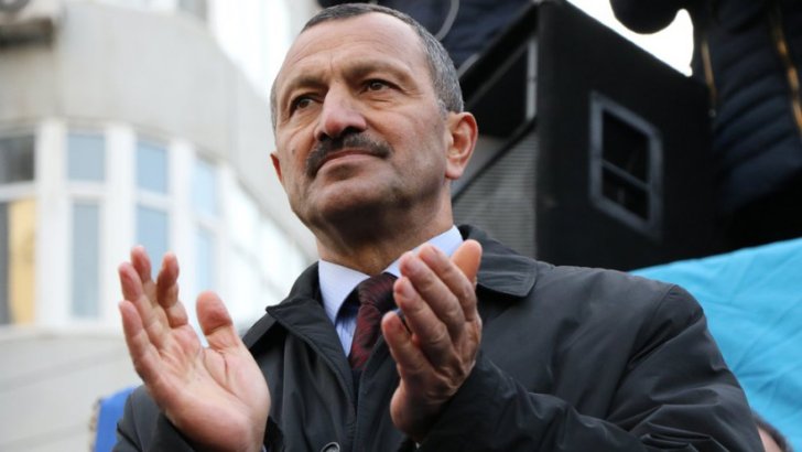 Tofiq Yaqublu 'dələduzluq' və 'sənəd saxtakarlığı' iddialarını rədd edir - VƏKİL
