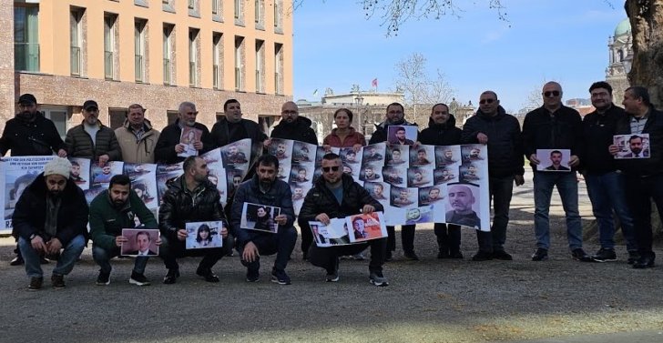 Azərbaycanlı mühacirlər Berlində “Jurnalist terroruna son!” aksiyası keçirib