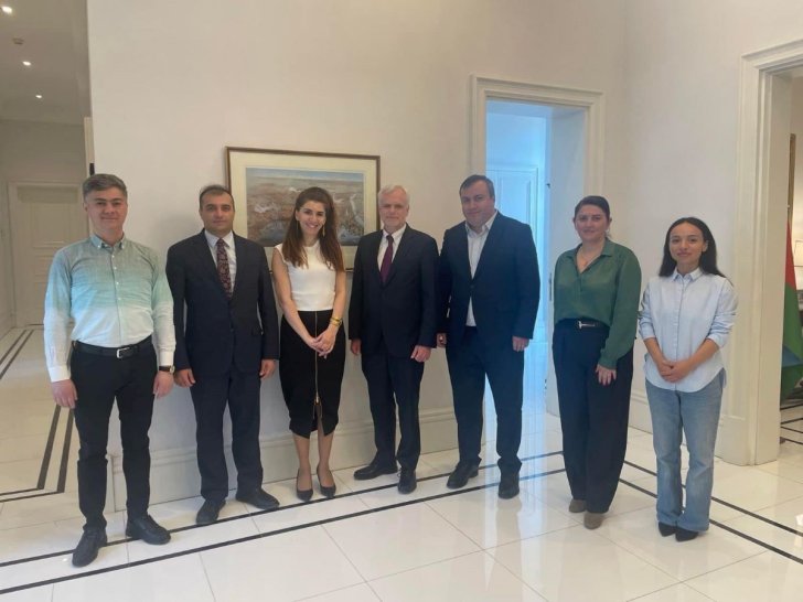 ABŞ səfiri həbsdəki jurnalistlərin vəkilləri ilə görüşüb