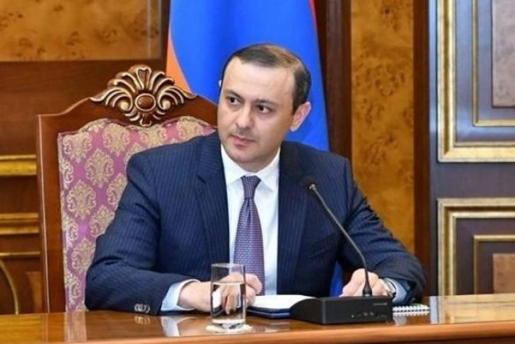 Armen Qriqoryan Peskovun rus sərhədçilərlə bağlı açıqlamasını yalanlayıb
